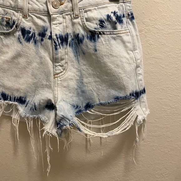 Zara High Waisted Tie Dye Distressed Jean Shorts Size 4 - Picture 3 of 9